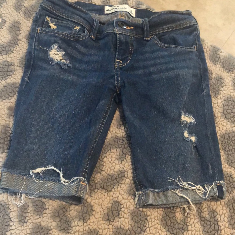 Abercrombie Girl distressed Bermuda shorts